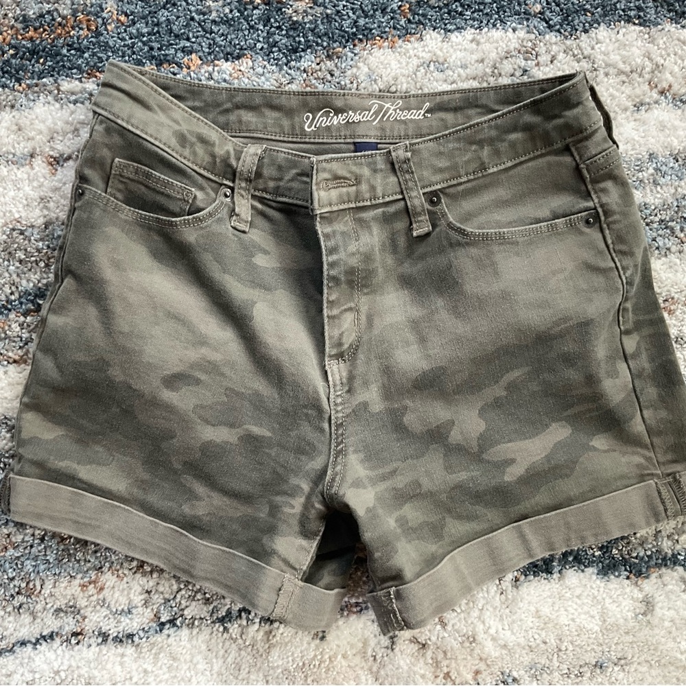 Universal Thread camo shorts